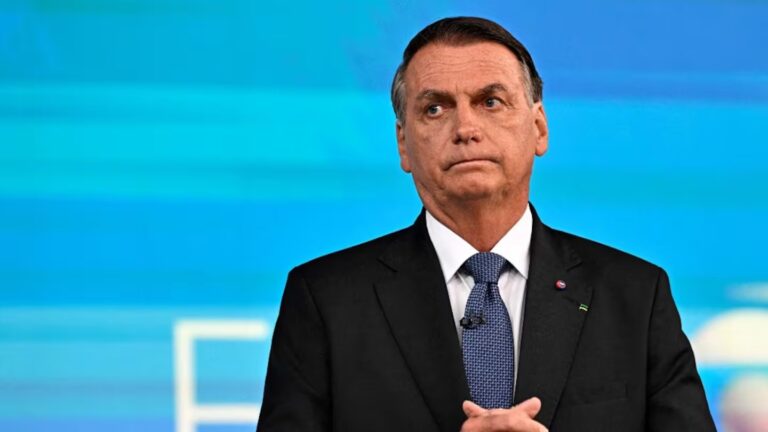 Imputaron a Jair Bolsonaro por apropiarse de joyas que le regalaron cuando era presidente de Brasil