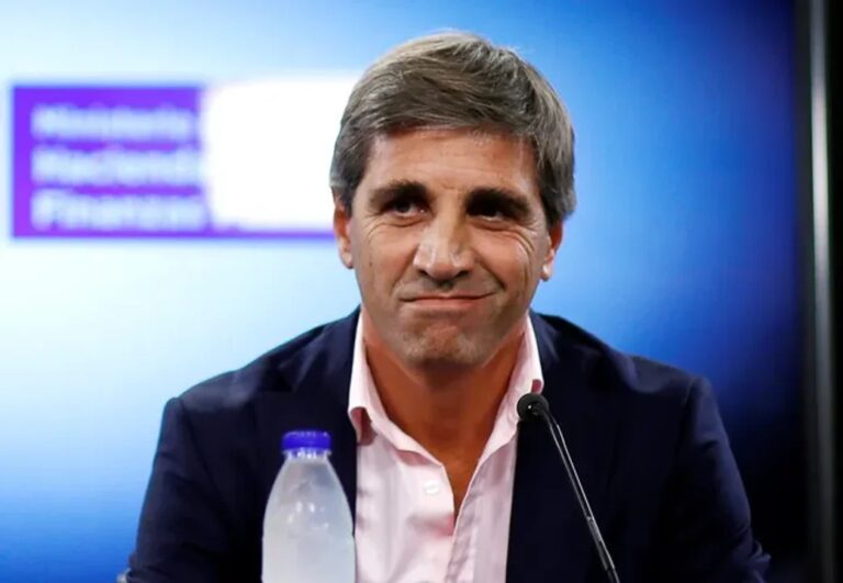 Luis Caputo: «Van a tener que vender dólares para pagar impuestos»