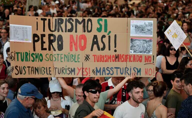  Mallorca: multitudinaria protesta en contra del turismo