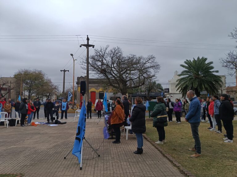 Manifestación de UEPC en la Plaza General Paz