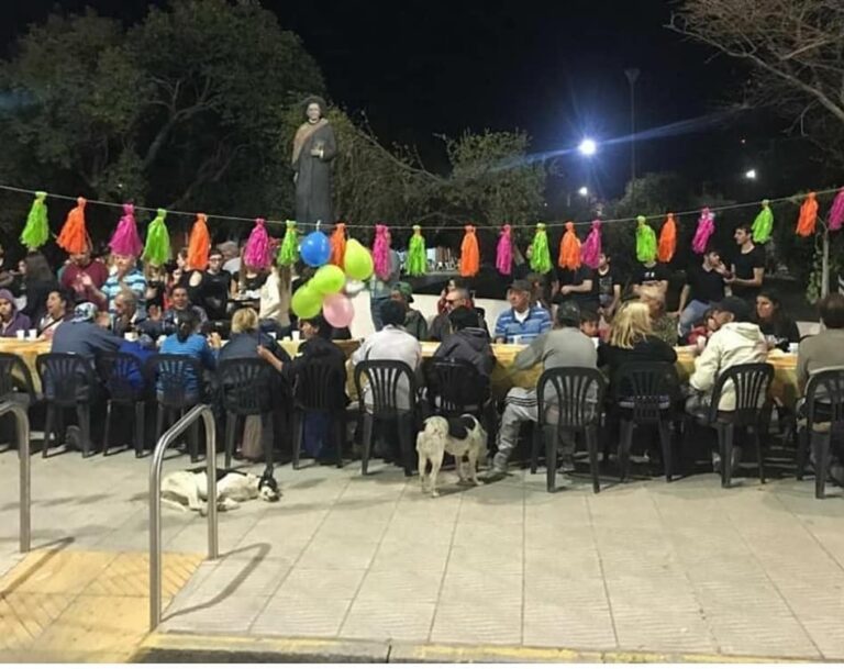 Nueva edición de la ‘Mesa digna’ en la plaza General Paz
