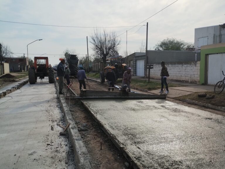 Una cuadra más que se pavimenta en Josefina