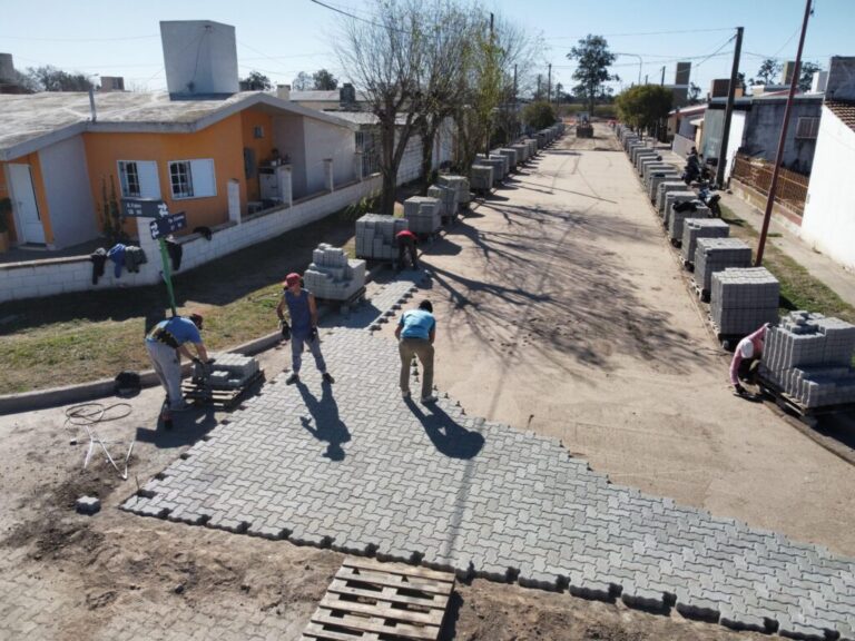 Continúa el plan de pavimentación en La Francia
