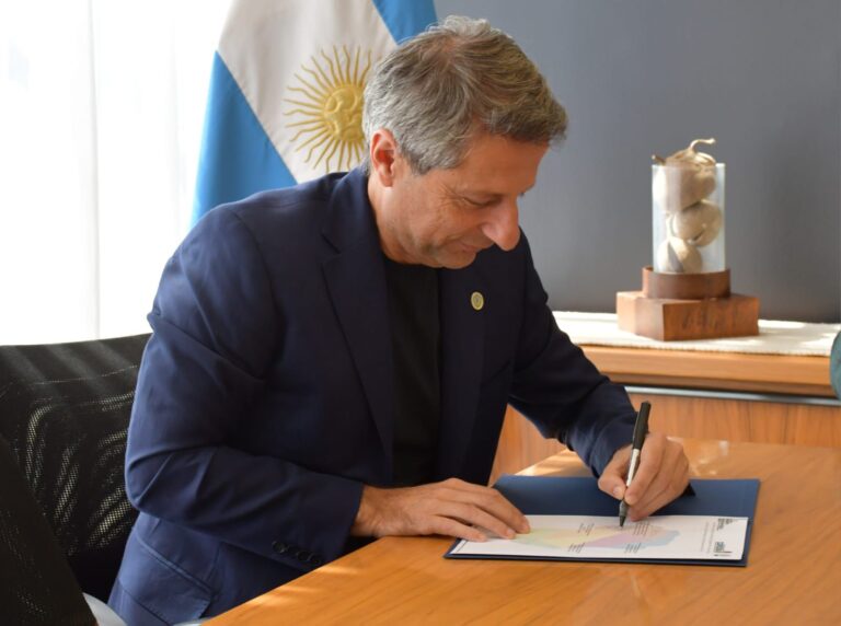 Bernarte dispuso la reducción de salarios a la planta política local