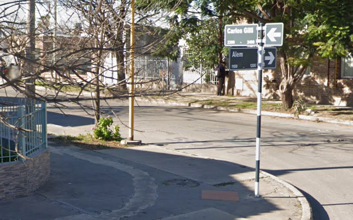Colisión entre moto y auto deja a mujer herida en Barrio Jardín