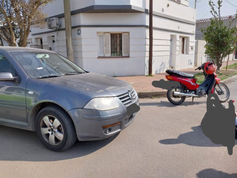 Motociclista trasladada al Hospital tras chocar