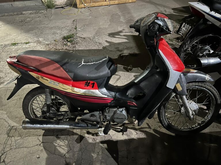 Detienen a dos jóvenes por infracción a la Ley de Tránsito
