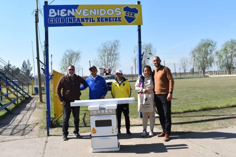 Deportivo Sebastian y Club Xeneixe recibieron una ayuda de la municipalidad de Frontera