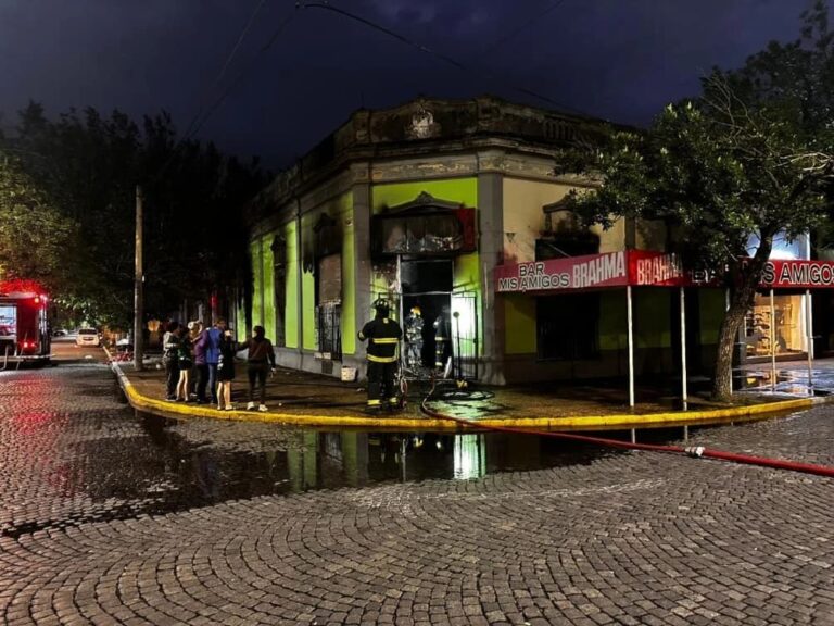 Bar Mis Amigos: avisaron del incendio por un tótem de seguridad
