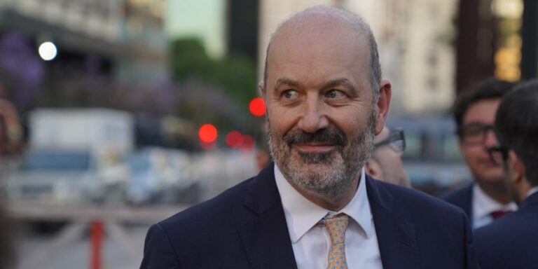 Sturzenegger defendió el veto del financiamiento universitario de Milei