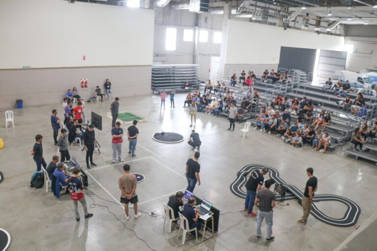 Más de 70 robots participaron en la Competencia Nacional de Robótica