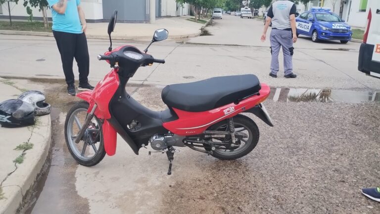 Motociclista sufrió fractura de clavícula tras choque