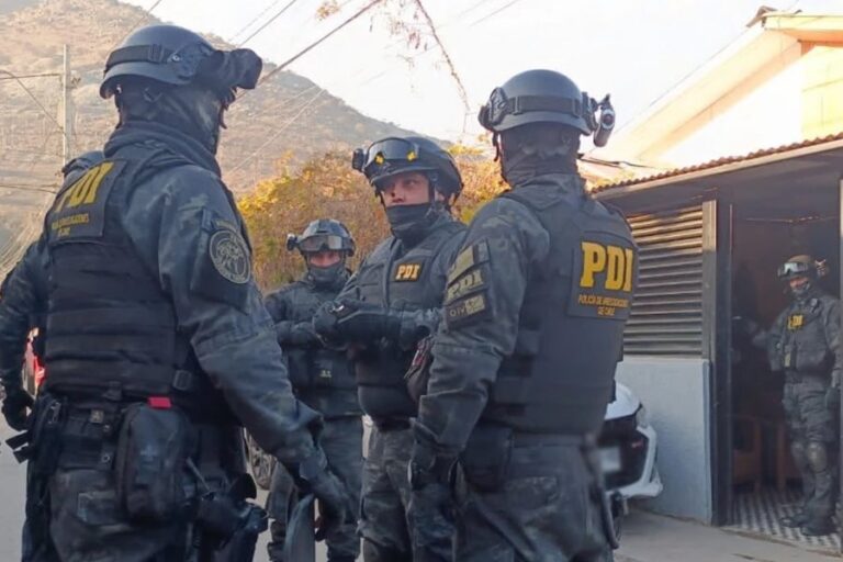 Operativo interprovincial en Acapulco: secuestraron prendas de vestir y un automóvil