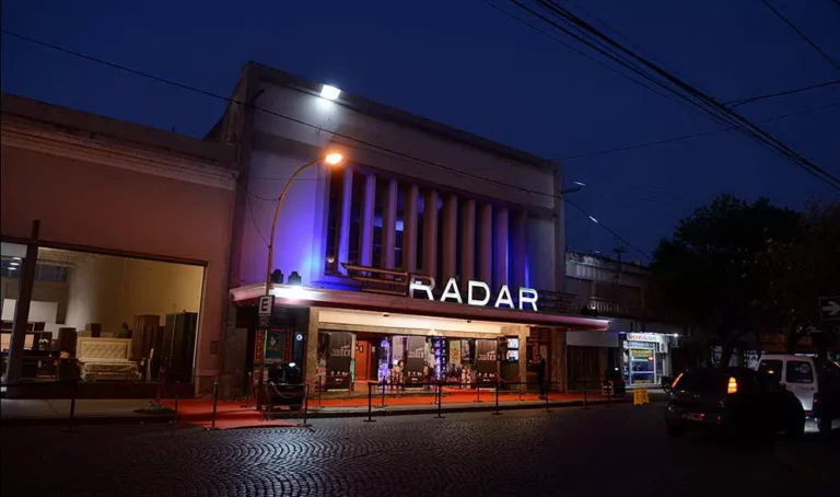Detienen a un adolescente por intento de robo en el cine local