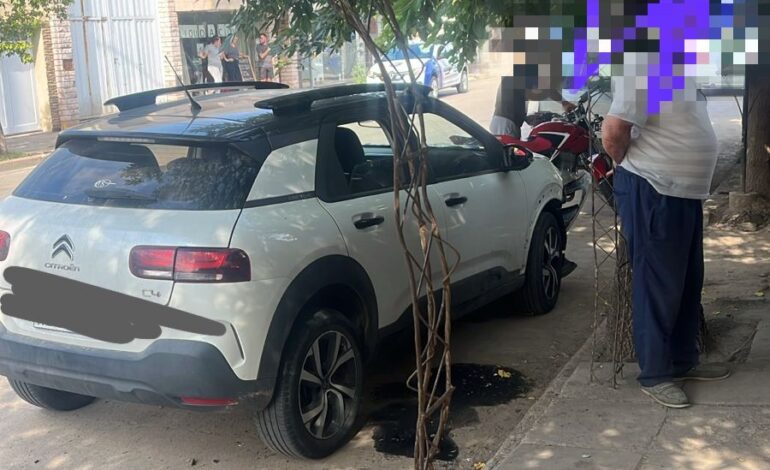 Conductor perdió el control de su auto y chocó a una mujer – Radio Estación