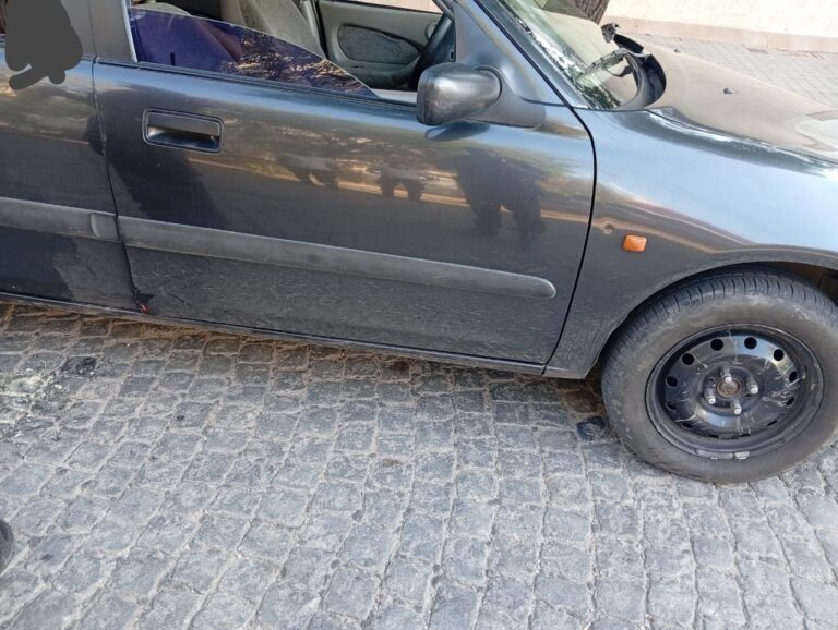 Abrió la puerta de su auto sin prestar atención e hirió a un motociclista