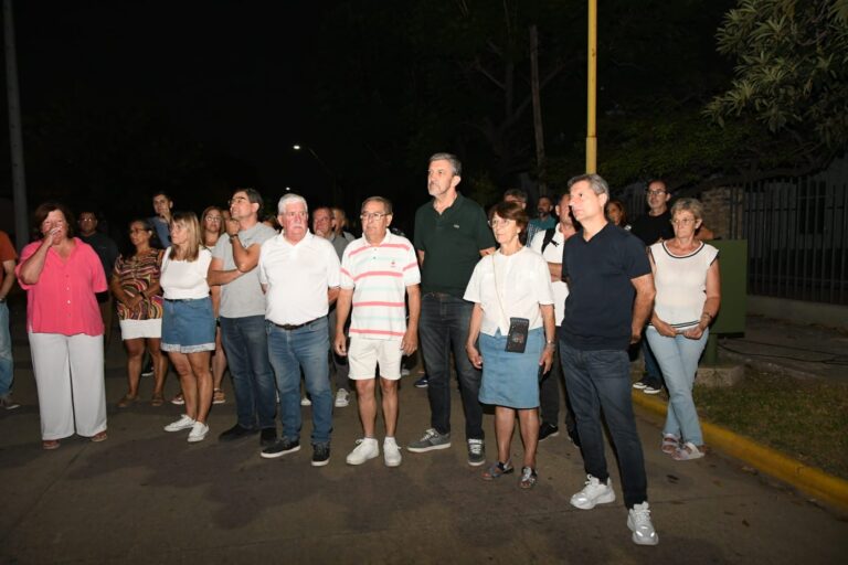 Barrios Chalet y Dos Hermanos sumaron luces LED al alumbrado público