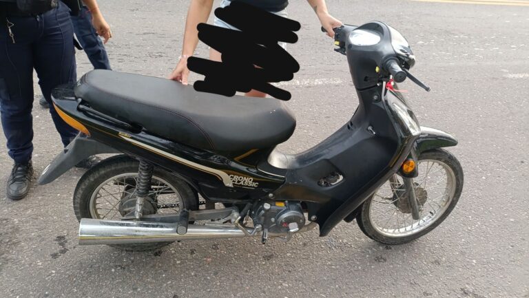 Multan a una mujer por circular con dos menores en moto y sin medidas de seguridad