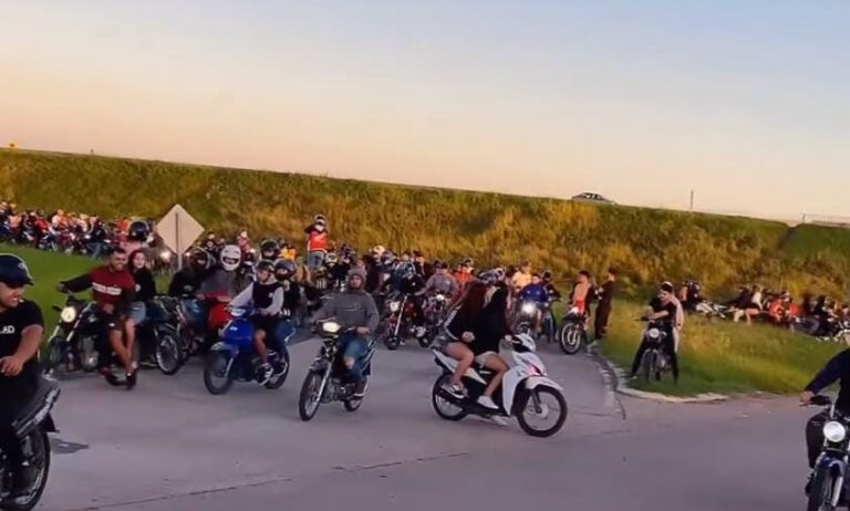 Motos y descontrol en pleno centro: el reclamo de los vecinos y el marco de la ley