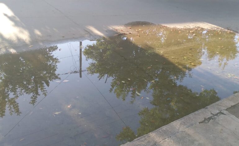 Vecinos de Barrio Sarmiento reclaman por pérdida de agua – Radio Estación
