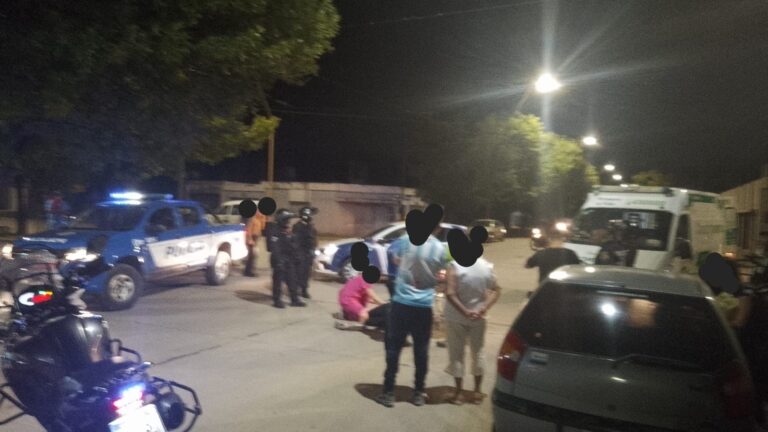Abrió la puerta de su auto e impactó a un ciclista, que resultó herido