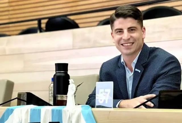 Los tres asistentes del legislador Blangino contratados en la Unicameral