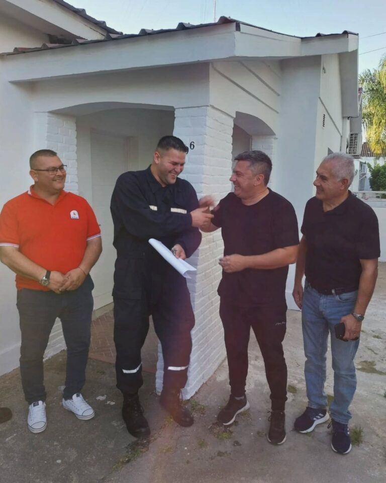Bomberos Voluntarios entregaron chalets a miembros del Cuerpo Activo