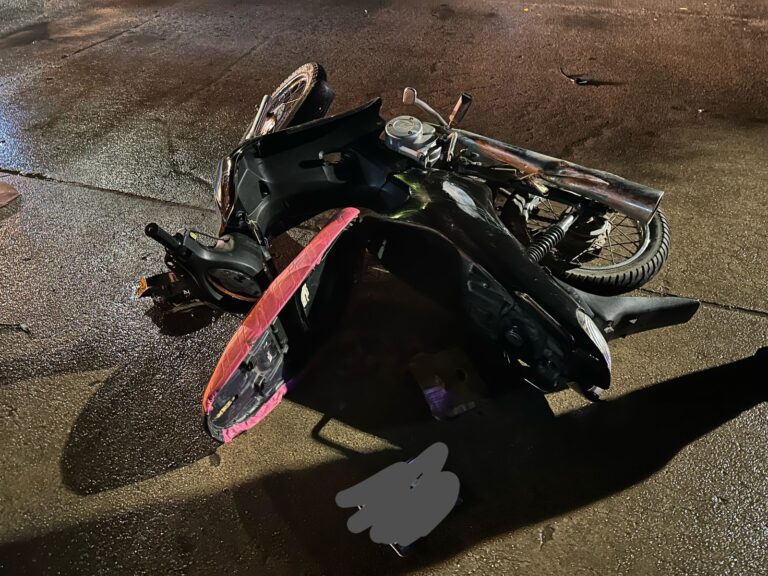 Dos motociclistas con fracturas tras un choque en barrio Hospital