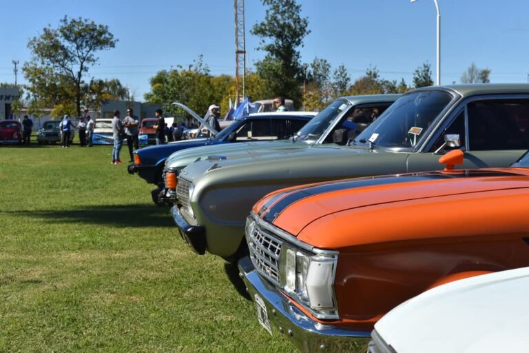 Gran éxito en el 1° Encuentro de Autos Clásicos y Antiguos en Frontera