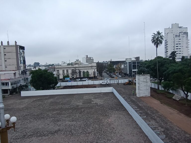 Avanzan los trabajos de apertura de la Plaza Cívica: cómo se encuentra la obra