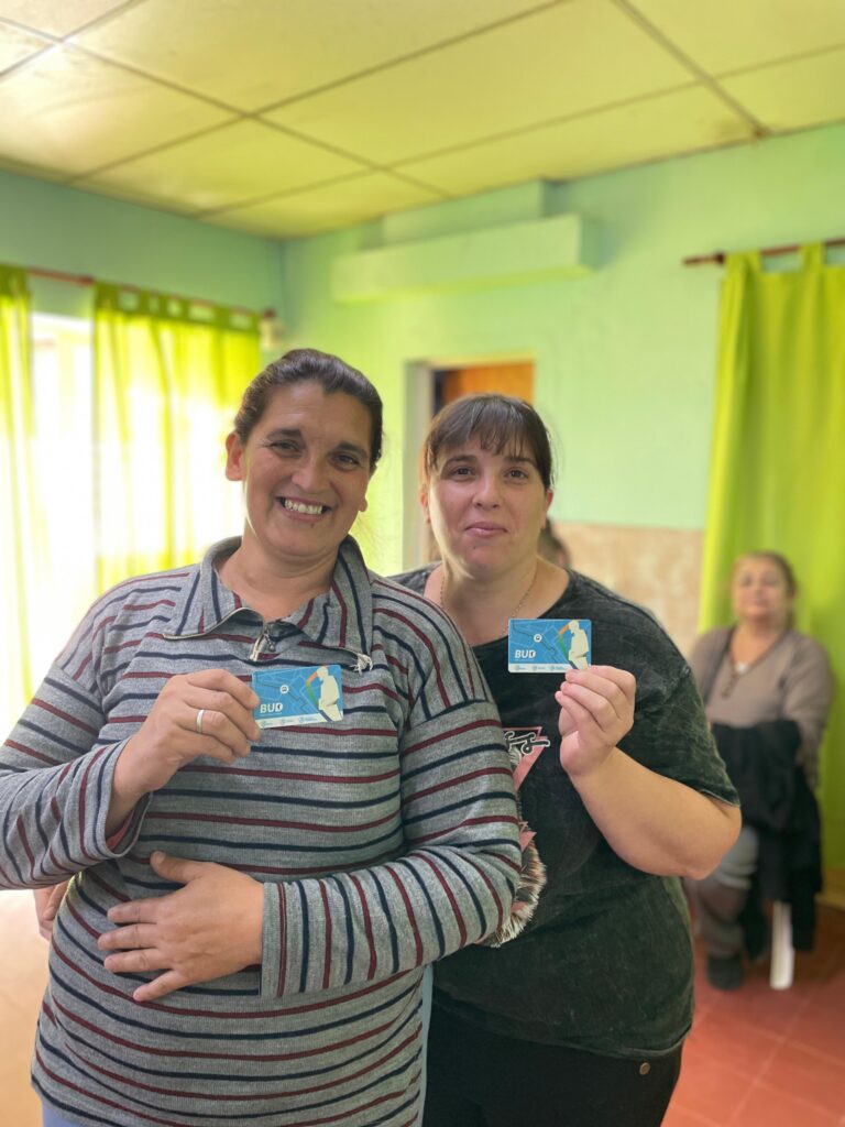 Más de un centenar de vecinos ya recibieron el Boleto Urbano Digital en sus primeros tres días