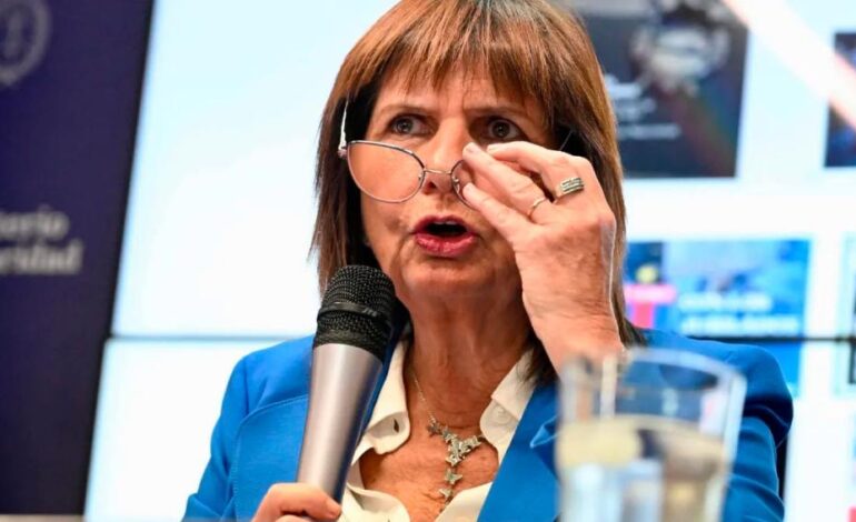 “El que las hace, las paga”: Bullrich defendió el operativo frente a la casa de Cristina Kirchner