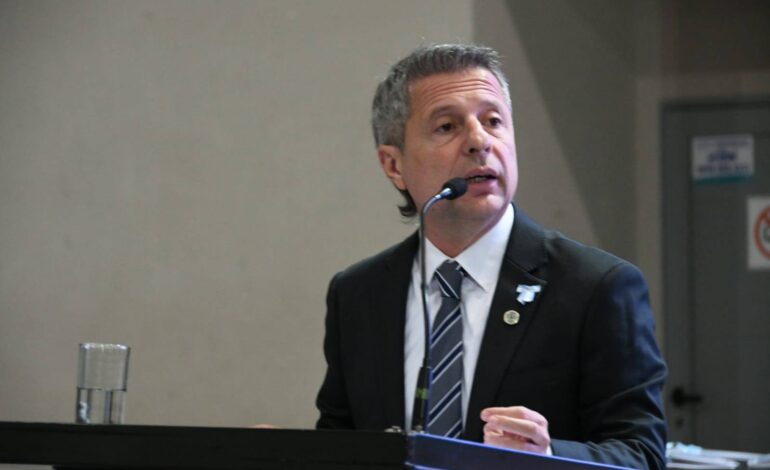 Intendentes se alinean con gobernadores por más fondos: el reclamo de Bernarte desde San Francisco