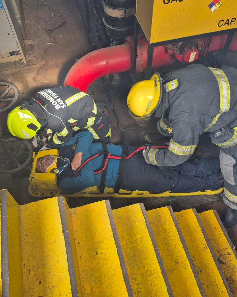Bomberos Voluntarios participaron en una simulación de incendio y rescate junto a EPEC