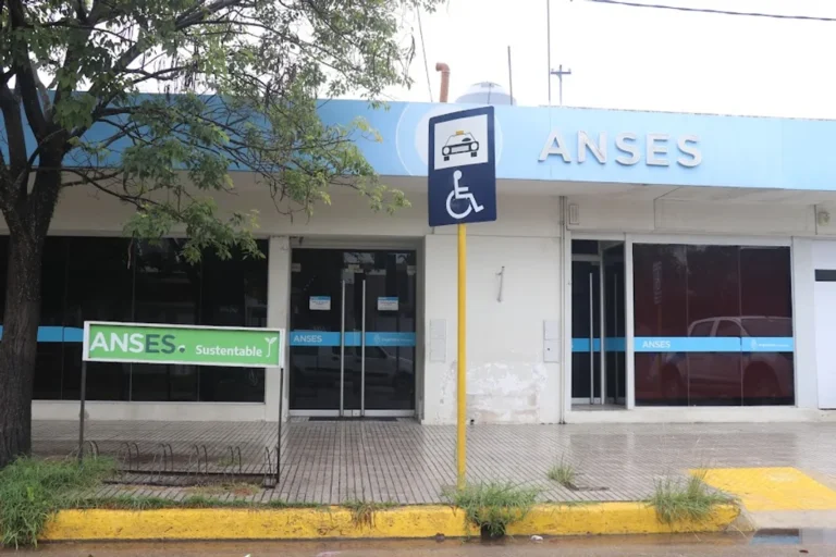 Trabajadores de Anses en conflicto con jefa local por sanciones y mal clima laboral