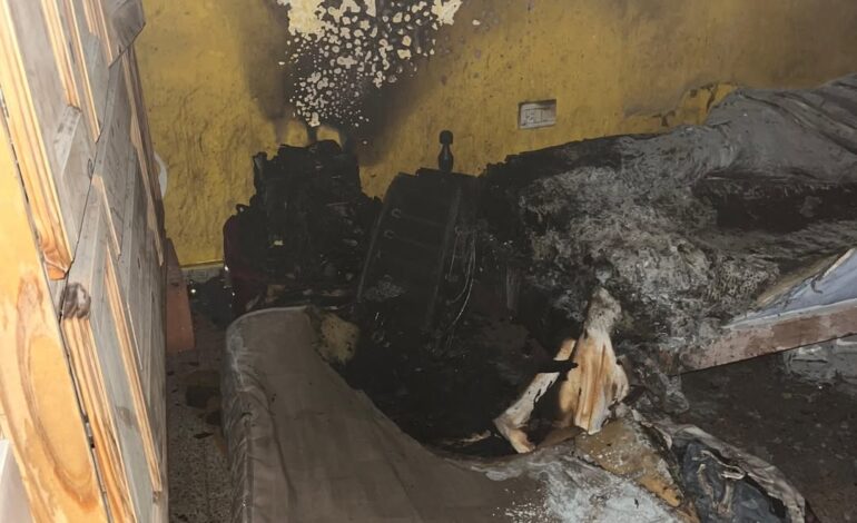  Bomberos intervinieron en el incendio de una vivienda