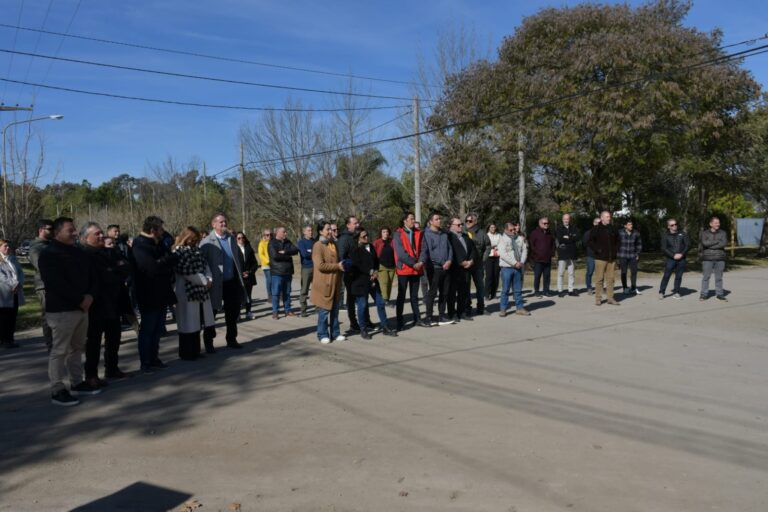 Se inauguró la red colectora de cloacas en Casonas del Bosque
