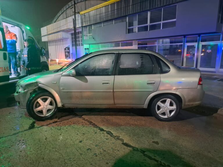 Accidente en barrio José Hernández: un auto chocó y huyó