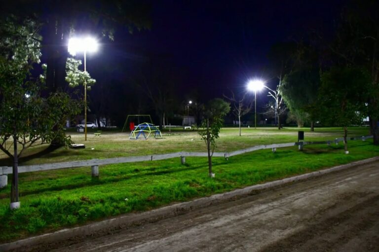 Barrio El Prado recibió nuevas luminarias LED