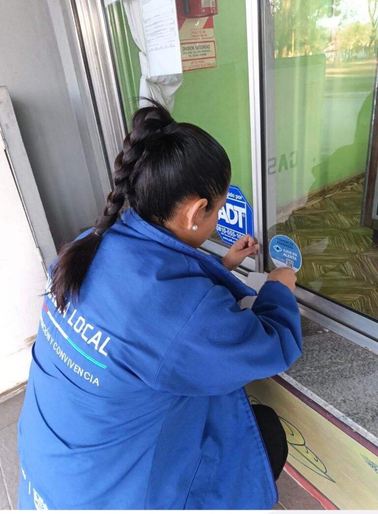 Comercios de la ciudad se suman al programa “Ojos en Alerta”