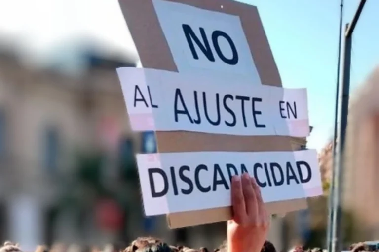 Padres CEA organiza una vigilia en defensa de los derechos de las personas con discapacidad