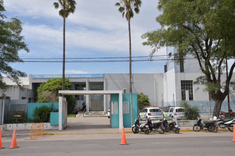Causó disturbios en el Tribunal de Faltas y lo detuvieron