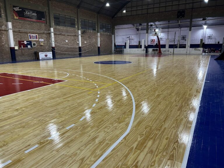 Alumni inauguró su nuevo piso de parquet y sueña seguir creciendo junto a San Francisco