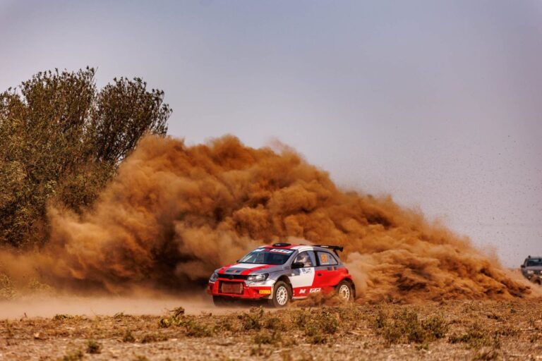 Triunfo de Carlos y Eduardo Maggi en Laguna Larga