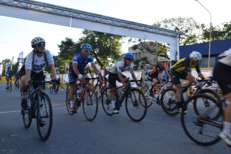 Accidente en la llegada de la Doble San Francisco–Miramar: ciclista sufrió lesiones leves