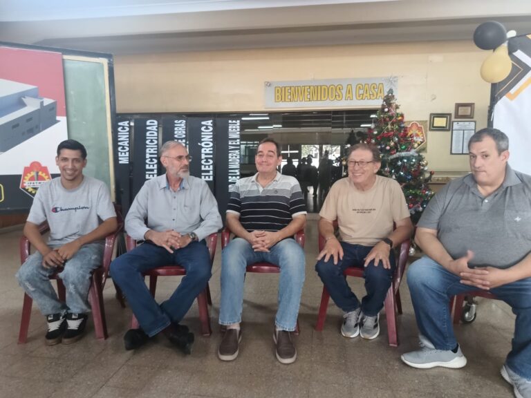 Presentaron el convenio entre el IPET 50 y Distribuidora Danguise para la construcción del polideportivo