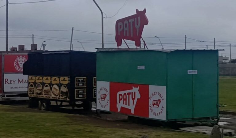 Clausuraron food trucks de Av Cervantes en la Costanera