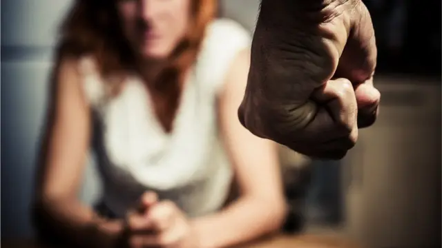 Freyre: Fue detenido tras golpear a su expareja, tenía una pistola cargada