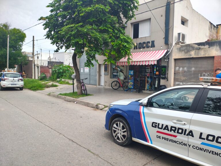 Un hombre fue detenido por robar y amenazar en una proveeduría de Bv. Roca
