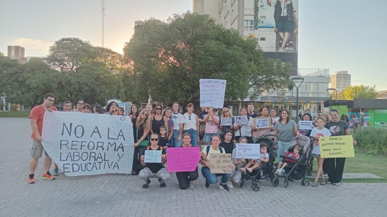 «No alcanza ni para 2 kilos de milanesa»: el crudo reclamo de los docentes en el Centro Cívico